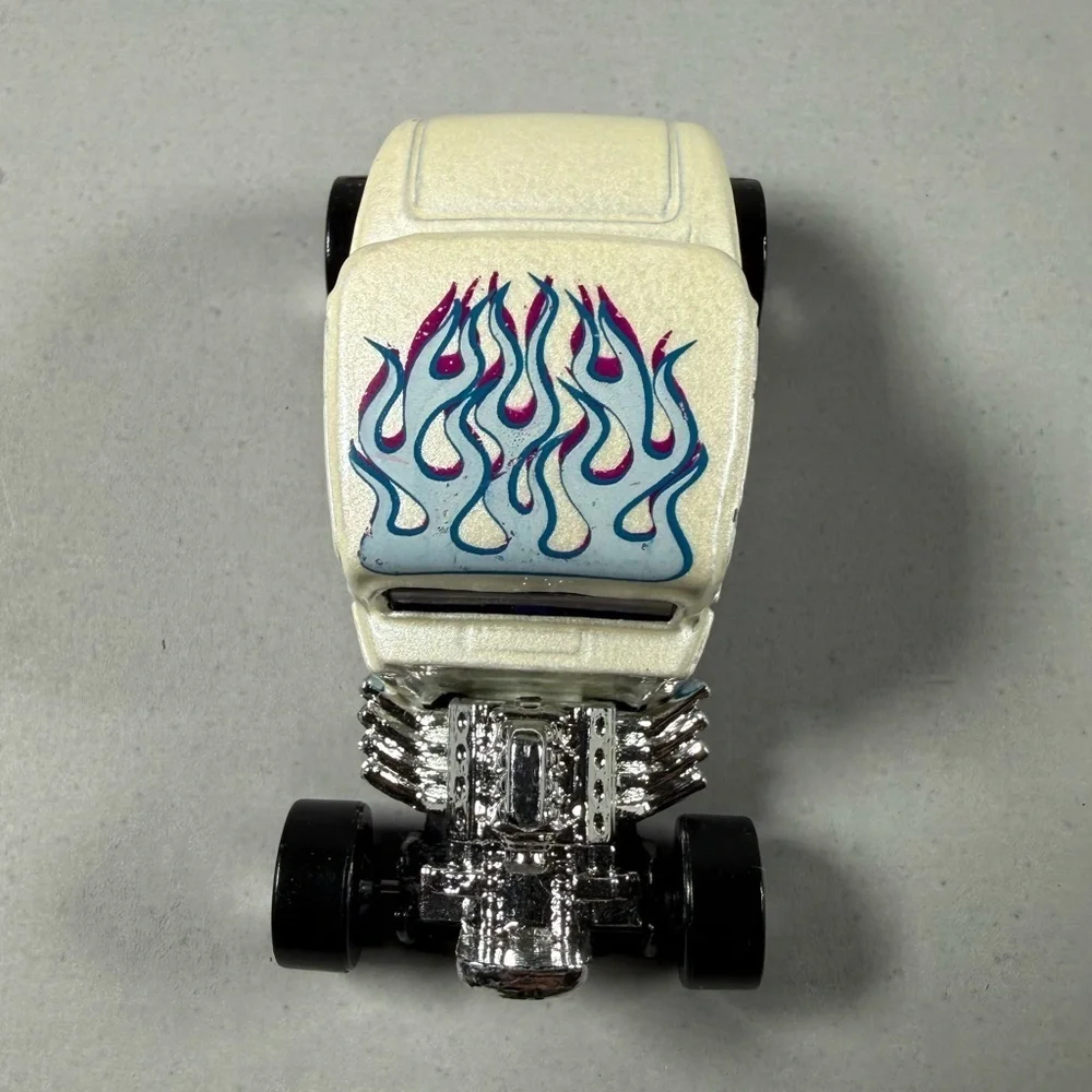 Hot Wheels 1932 Ford White Flames Die-Cast 1:64